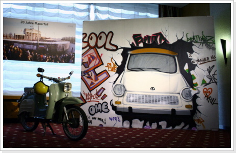 "die Mauer f&auml;llt" Wandgestaltung (innen)